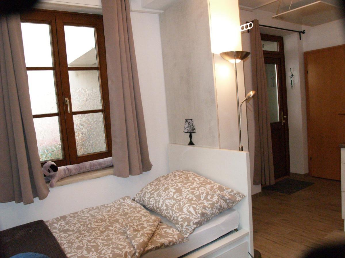 Lg Tiny Apartment Korneuburg Exterior foto