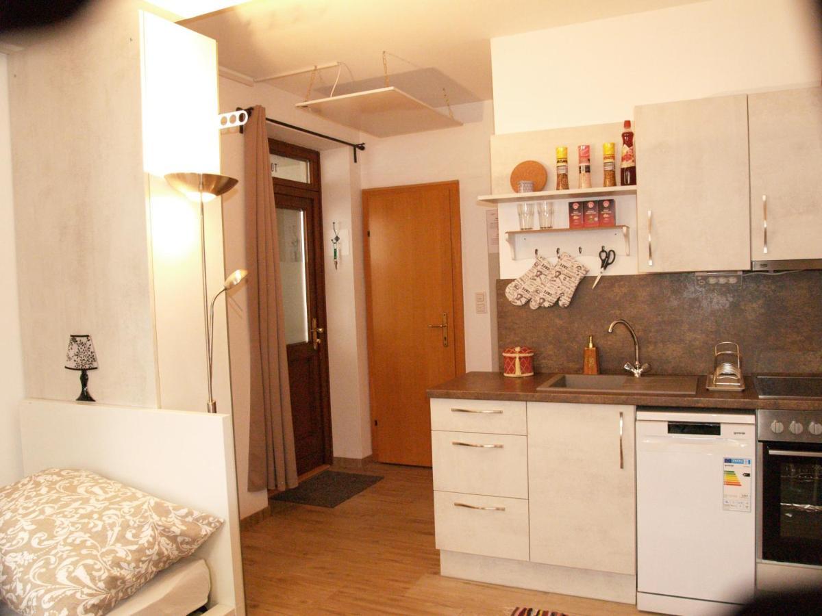 Lg Tiny Apartment Korneuburg Exterior foto